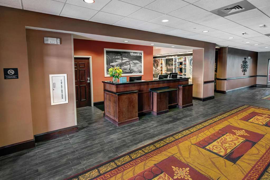 Hampton Inn & Suites Chadds Ford Glen Mills Interior photo